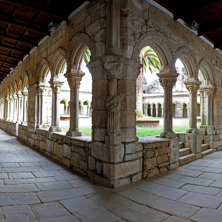 cloister-737471_1280